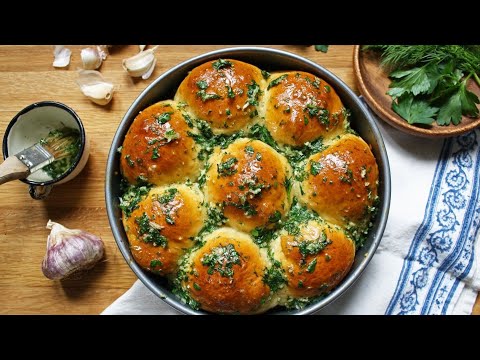 Delicious Garlic Pampushki for Ukrainian Borscht!