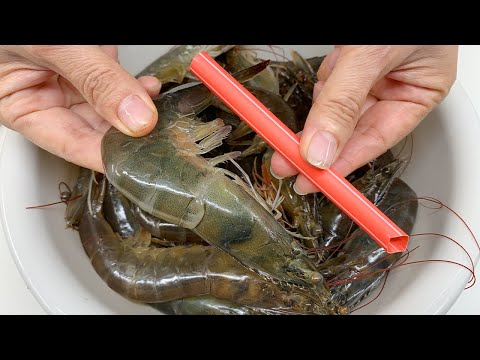 Remove SHRIMP VEIN in Just 5 Seconds with a Straw!