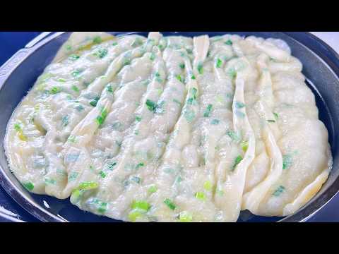 Scallion pancakes taste better with pleats; I could eat a whole one by myself! They're so delicious!