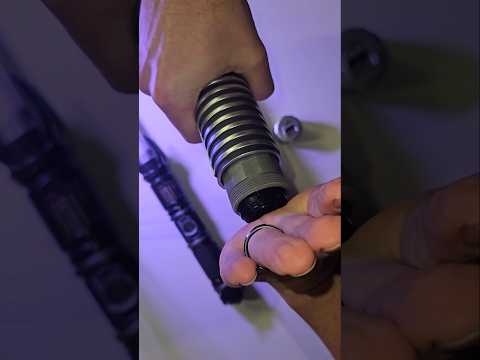 Savi's Lightsaber - swap the batteries in under 60 seconds #starwars #disney #pewpew