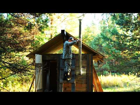 I'M FINISHING BUILDING A WOODEN CABIN IN THE FOREST. FIRST NIGHT HERE. WOLVES ARE NEAR!