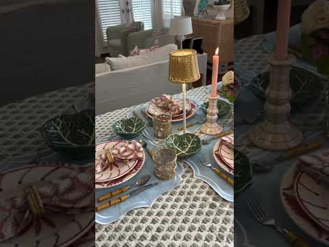 Weβre in Dallas, Texas, visiting the charming home of interior designer Isabella Gerstein. π€