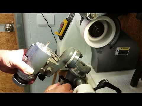 Grinding a thread cutting tool on a "D" bit grinder