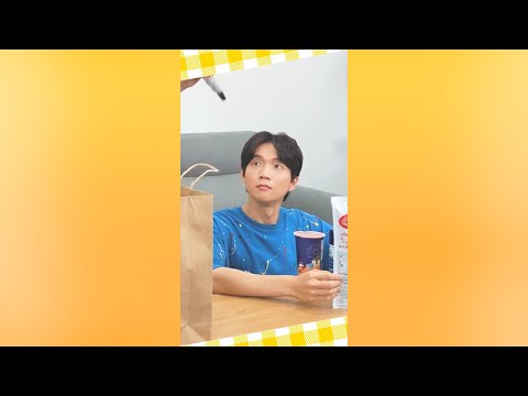 你有買過這種百寶袋嗎？禮物怎麼拿都拿不完！Magical Treasure bag！【黃氏兄弟】#shorts #shortsTW #聖誕節 #聖誕禮物