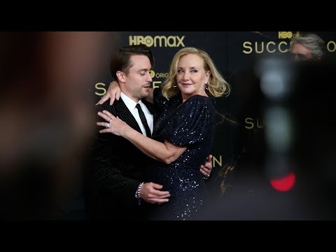 6 minutes and 46 seconds of kieran culkin and j. smith-cameron channeling roman and gerri