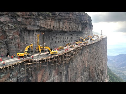 How America’s Genius Engineers Split Cliffs to Build Roads that SHOCKED The World