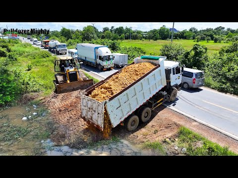 Bulldozer Mighty, Processing Filling up land huge, Skills​ Driver​ Dozer SHANTUI, Dump truck
