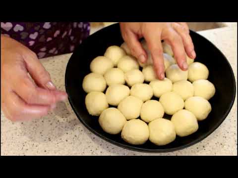 My favorite garlic pampushki for borscht