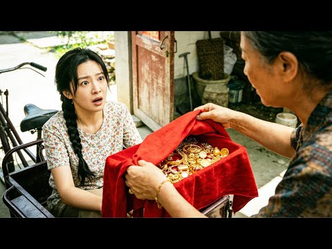 【一口氣看完】女人被繼母賣給農村老頭，心如死灰坐三輪車出嫁。婆婆卻掏出一大堆金飾送她！原來他們竟是隱藏的首富…