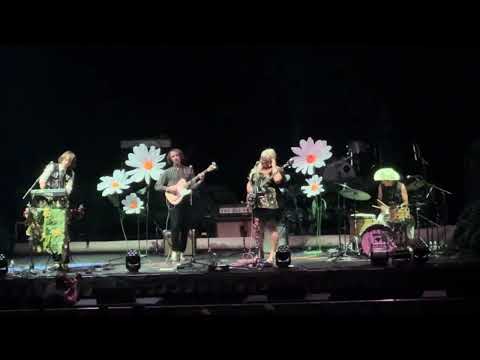 Big Wheel 🛞 - Shannon & The Clams Live at Climate Pledge Arena in Seattle, Washington 8/16/2025