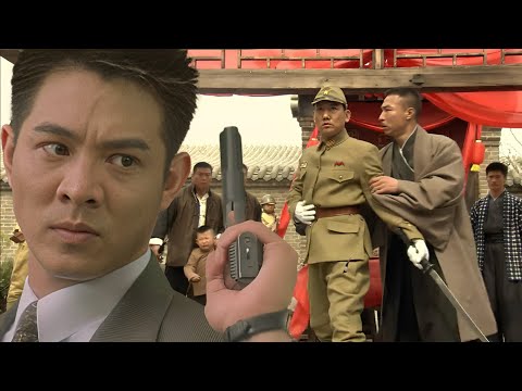 His family was killed by Japanese samurai; the kung fu boy rages and seeks revenge.