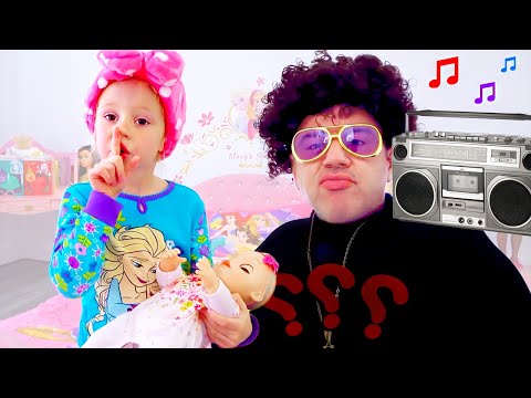 나스티아가 우는 아기를 인형을 돌봐줘요!!