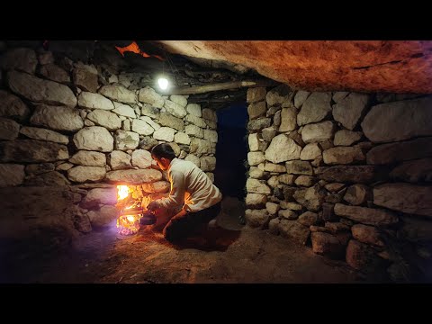 Bushcraft Winter Survival — Shelter & Stone Fireplace in a Wilderness (No Talking | Nature ASMR)