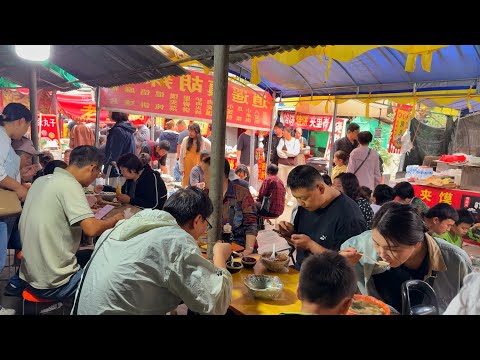 中國河北煙火氣十足的早市，整條美食街充滿了生活氣息，幾十種街頭美食碳水愛好者的天堂