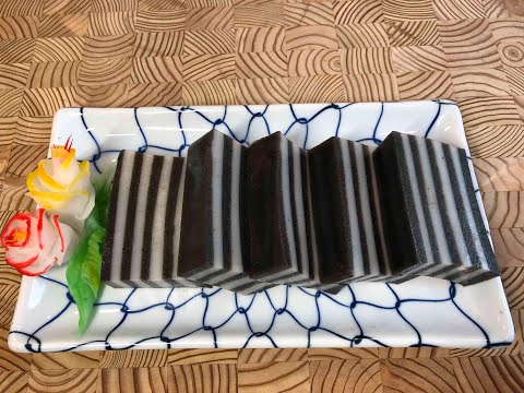 [芝麻練奶/九層糕]-傳統九層馬蹄糕，寓意好，步步高升，逢年過節特受歡迎，可可粉，焦糖多種做法，我這次特別融入新元素，黑芝麻醬，顏色上突破傳統，強烈黑白對比，紋路更顯眼清晰，風味更獨特可口。