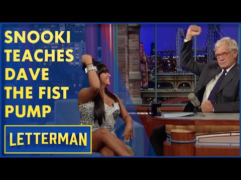 Jersey Shore's Snooki Teaches Dave To Fist Pump | David Letterman