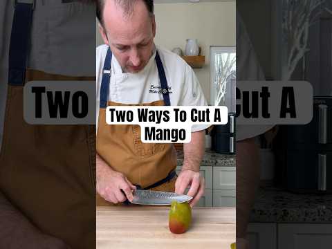 How to cut a mango, 2 easy ways 🥭 #knifeskills #mango #kitchentips #fruitprep