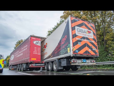 13.10.2022 - Two semi trucks colide and become wedged