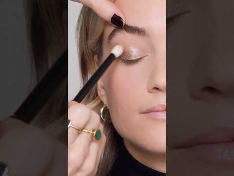 The Minky Sparkling Taupe Eye Kit 💫❄️  #lisaeldridgemakeup #holidaygifts #eyeshadow #gift