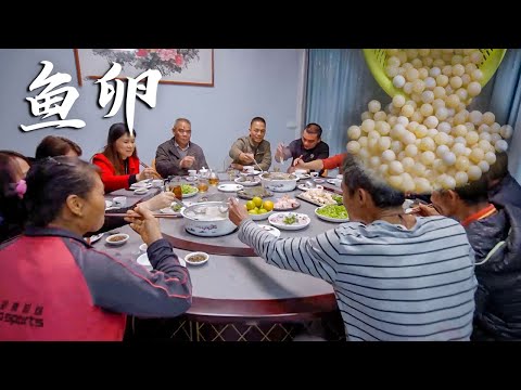 广东巷子深处的水鱼蛋摊，用的竟是罕见土养甲鱼，每晚只卖50份，想吃必须排队一个小时！