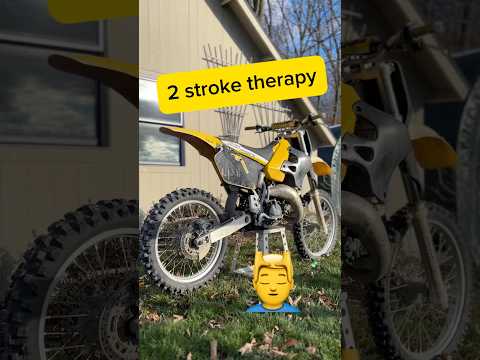 when cars are pain, work on something simpler • #2stroke #rm125 #suzuki #motocross #diymechanic