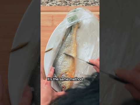 🐟 How to scale fish, mess-free! | Canto Cooking Club #Shorts