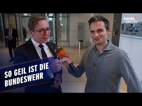 Fabian Köster dreht im Bundestag einen Werbespot für die Bundeswehr | heute-show vom 17.10.2025