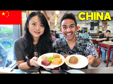 Chinese Lady Takes Me On An AUTHENTIC Breakfast Tour 🇨🇳 (Beijing, China)