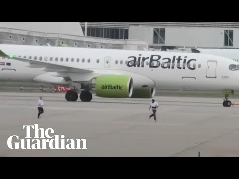 Footage shows immigration detainee running across Heathrow runway