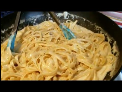 Fettuccine Alfredo- so fast, easy, and delishhh!