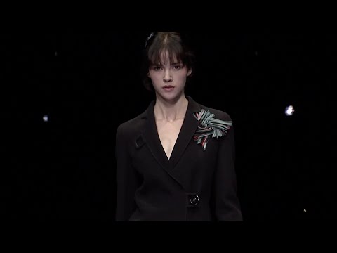 Giorgio Armani - 2015 Fall/Winter Womenswear Fashion Show