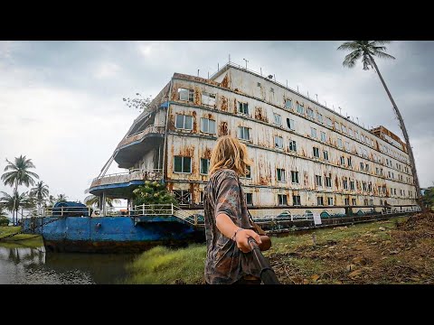 Exploring an abandoned ghost ship |Thailand *CRAZY SECURITY CHASE!*