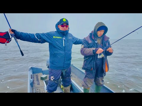 Справжня ТРОФЕЙНА РИБАЛКА на КРЕМЕНЧУЦЬКОМУ ВОДОСХОВИЩІ!!!