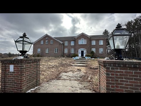 Bankrupt BILLIONAIRES ABANDONED $40 million dollar 1980s dream mansion 