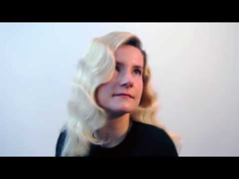 Technique (ENG): Direct notches with curling iron 1900