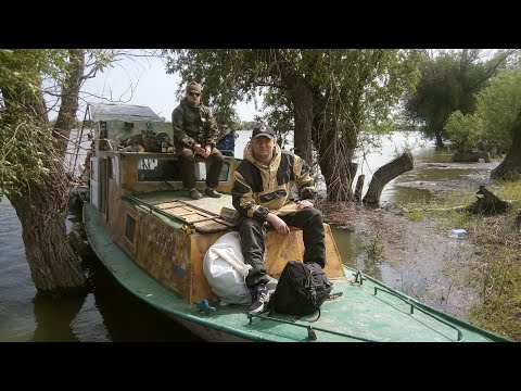 Зачем в самодельном  катере древний дизельный мотор? Что, где и на что клюёт в Астрахани летом.