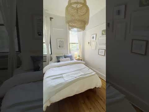 Tour a Coastal Styled Brooklyn Apartment with Calming Vibes #nycapartment #apartmenttour #homedecor