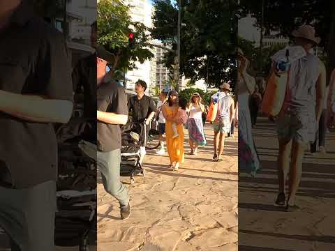 HAWAII PEOPLE - Walking by Some Tourists in WAIKIKI, HAWAII #shorts #waikiki #travel