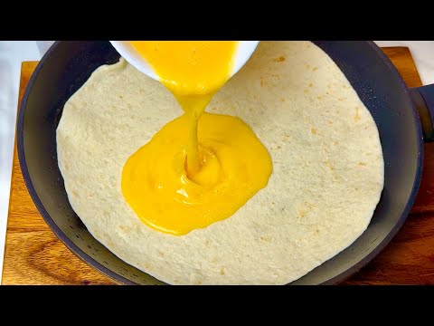 Just pour 2 eggs on pita bread and the result will be amazing! Tastier than pizza!
