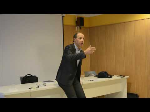 #inteligenciaespiritual  | Francesc Torralba | #filosofía  | Ha entrado un rayo de luz en el centro.