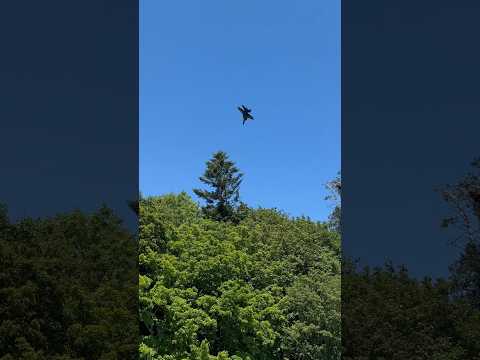 Blue Angels flying low over Mercer Island during practice run. #blueangels #pnw #airshow 🚀🛩️