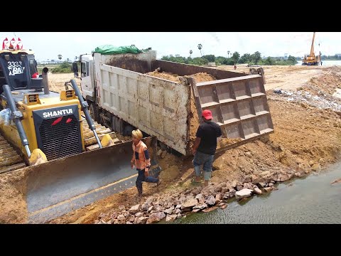 Incredible landfill!  Dump 25ton Drive Back Uploading Landslide Overturned, Rescue Bulldozer SHANTU…