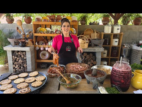 GORDITAS DE CHICHARRÓN RELLENAS DE CARNITAS MICHOACÁNAS!!
