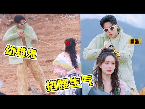 王鹤棣拿道具袭击孟姐？看看一旁孟子义的反应，总算是有人治他了#王鹤棣 #孟子义