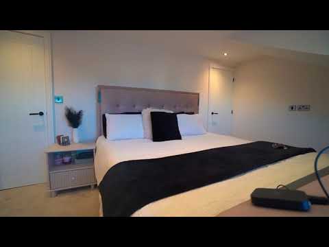 Foxhill Drive, Queensbury