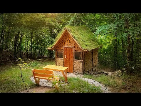 The construction of the wooden House is completed. Bushcraft Alone