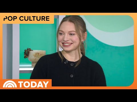 Mia Threapleton on Preparing for Role in ‘The Phoenician Scheme’