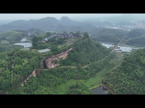 十幾戶人竟然住在壹塊巨石上500年,兔子都爬不上去,他們到底如何生活的?【花花樂遊記】