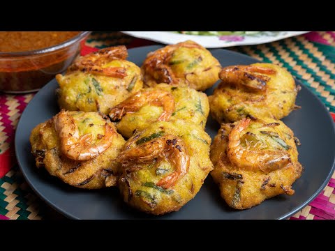 Cucur Udang Bulat, rangup dan gebu. Cicah kuah kacang padu!