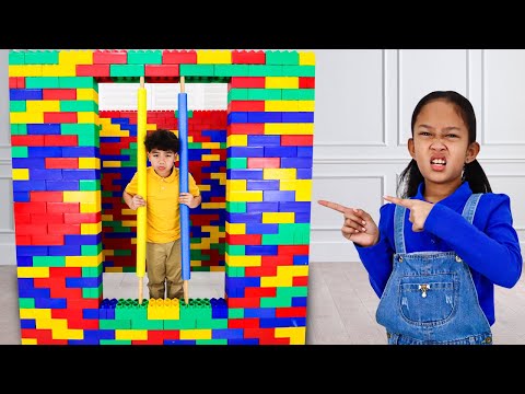 Police Maddie & Ninja Jannie’s Lego Trap Adventure with Andrea!